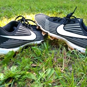 Nike softball cleats